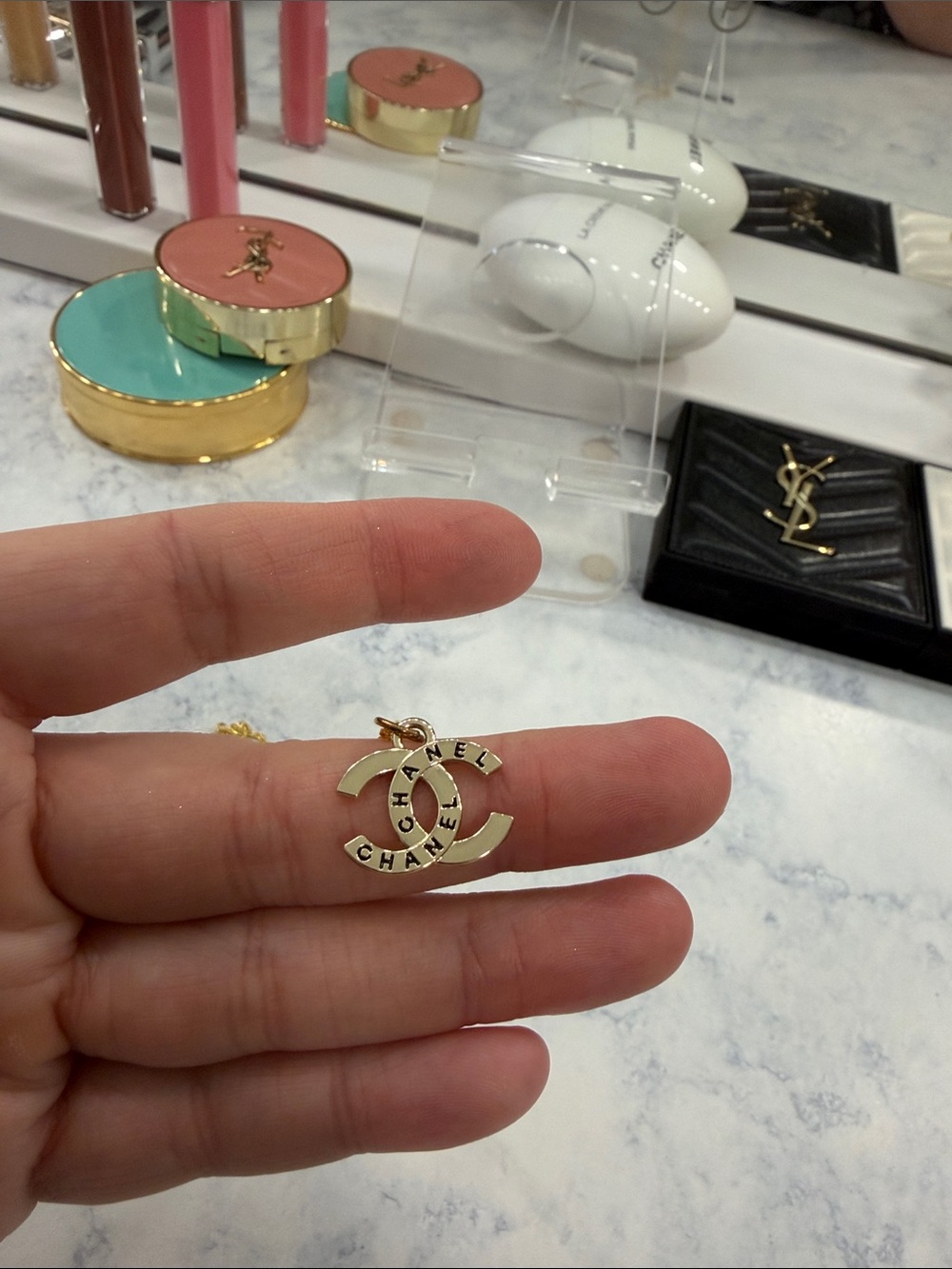 CHANEL Gold Interlocking CC Logo Pendant Necklace